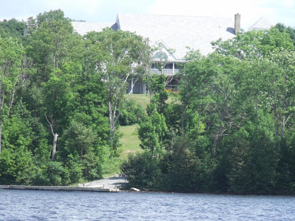 Riverside Resort And Conference Centre French Village 외부 사진