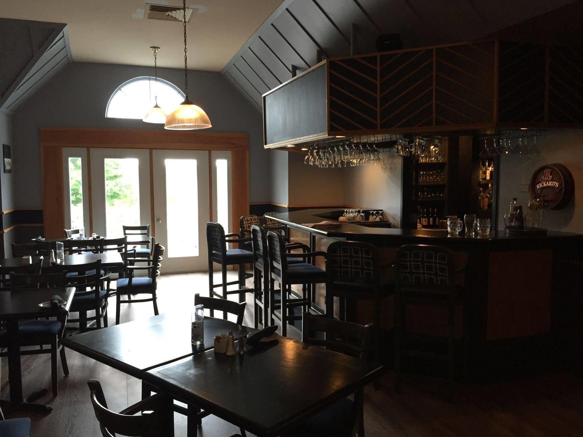 Riverside Resort And Conference Centre French Village 외부 사진