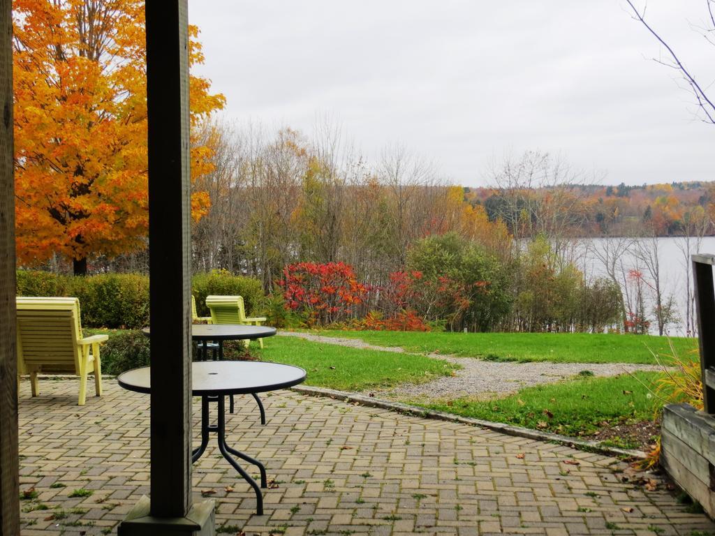 Riverside Resort And Conference Centre French Village 외부 사진