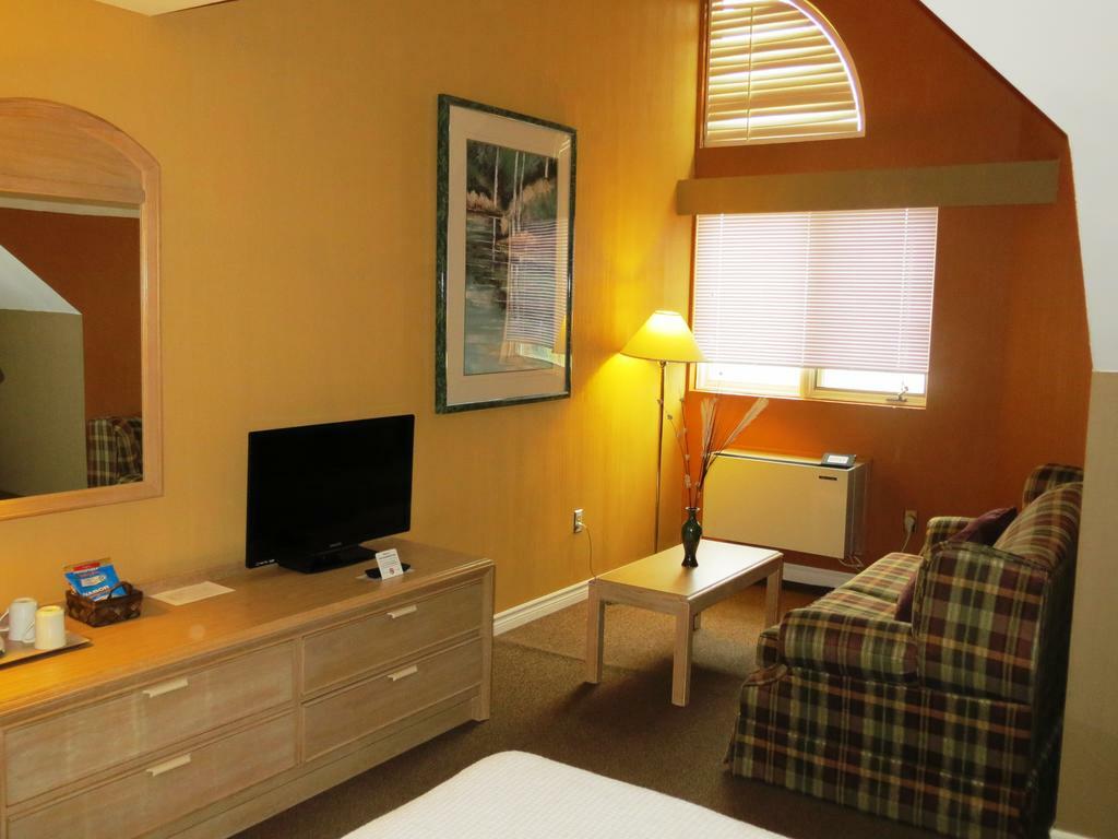 Riverside Resort And Conference Centre French Village 외부 사진